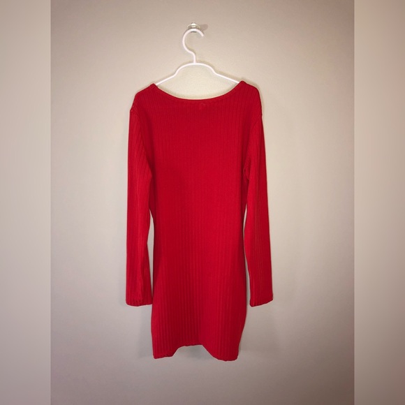 red dress - Picture 2 of 3